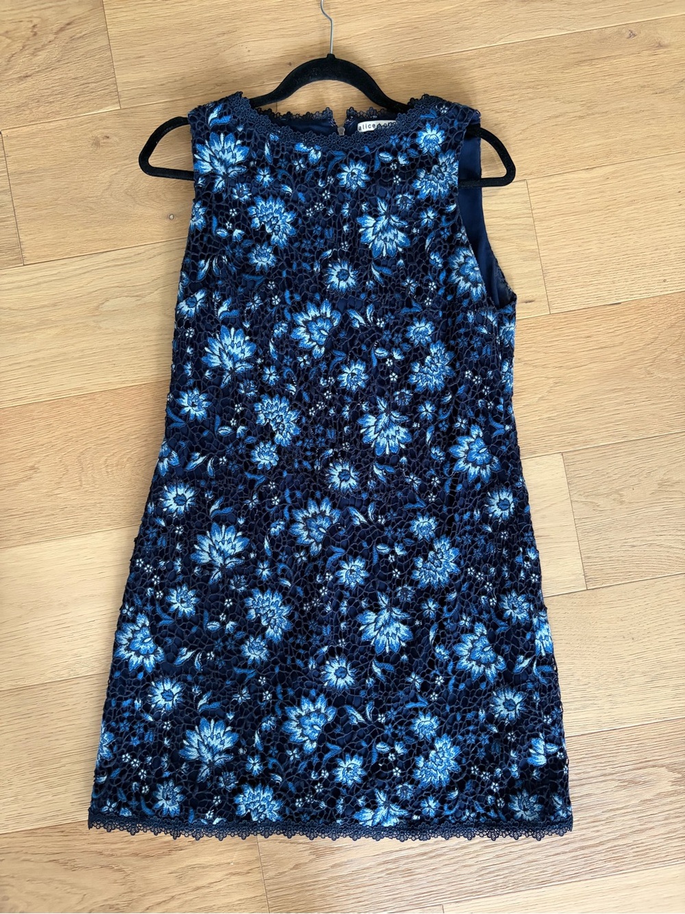Alice + Olivia Navy and Light Blue Floral Lace Shift Dress - Picture 1 of 3
